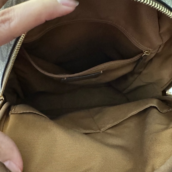 Coach Court Signature Backpack - Picture 7 of 11